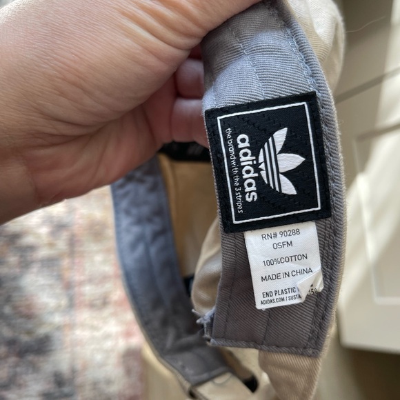 Adidas hat - Picture 5 of 5